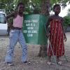 Schulkinder in Togo sammeln Plastikmüll